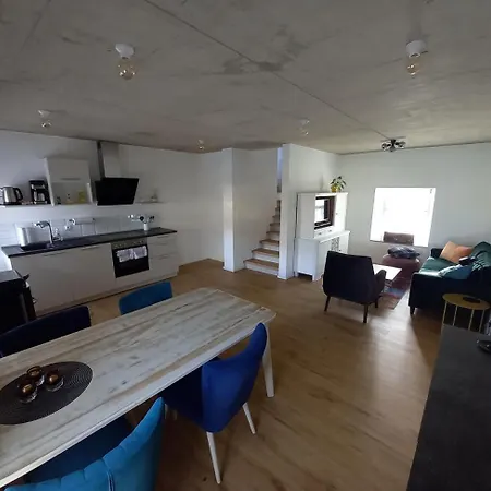 Apartment Eifel-ferienhaus, Haus Achtzehn77 Bitburg